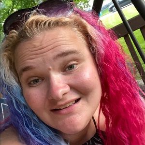 Meet your Posher, Brittni